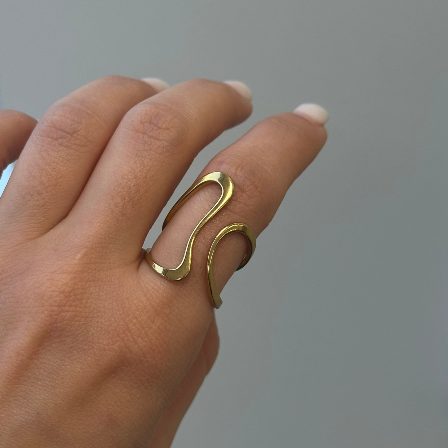 DIVE - 18K GOLD PLATED RING / THE. WAVE COLLECTION