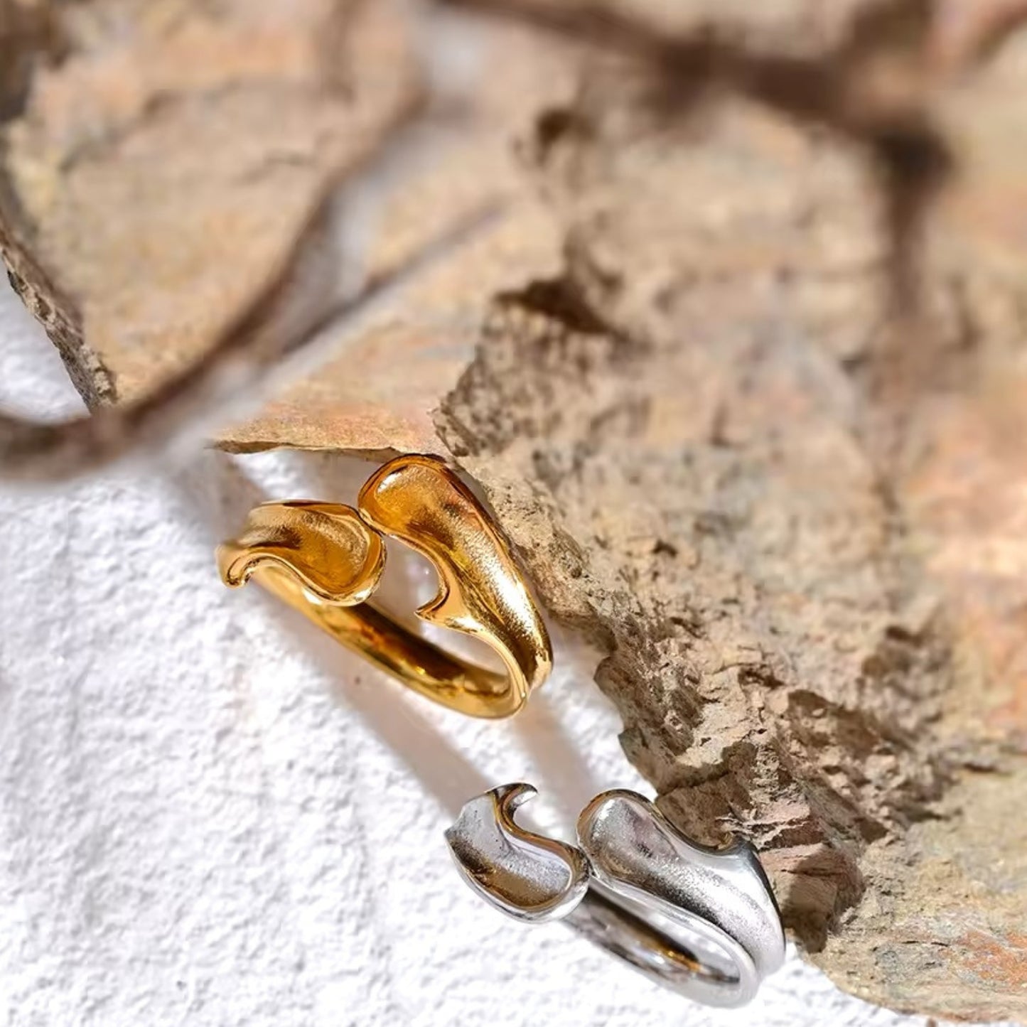 CALYPSO - 18K GOLD PLATED RING / THE. WAVE COLLECTION