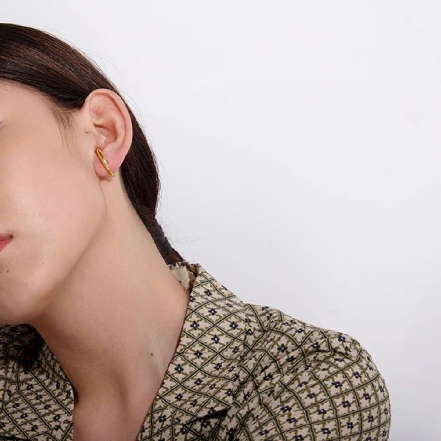 SELENE - 18K GOLD PLATED EARRINGS / THE. ESSENTIAL COLLECTION