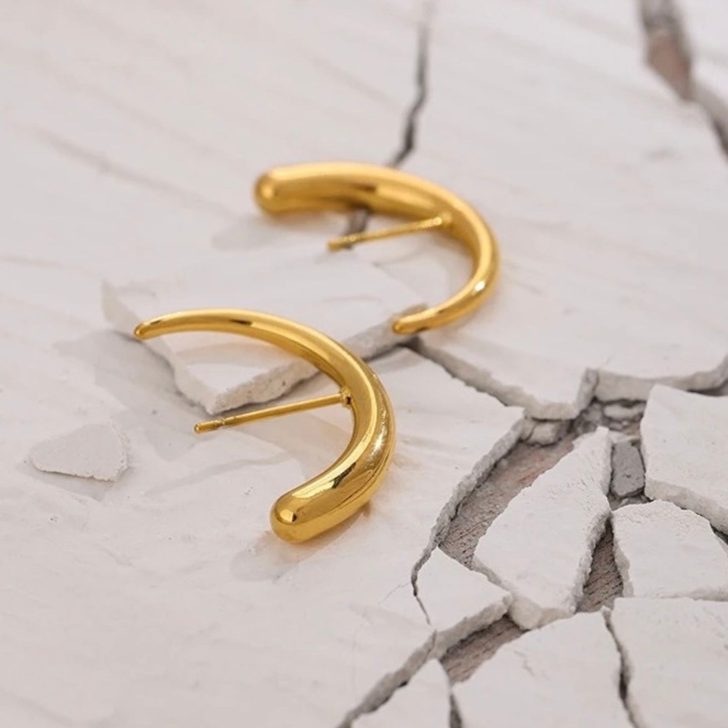 SELENE - 18K GOLD PLATED EARRINGS / THE. ESSENTIAL COLLECTION