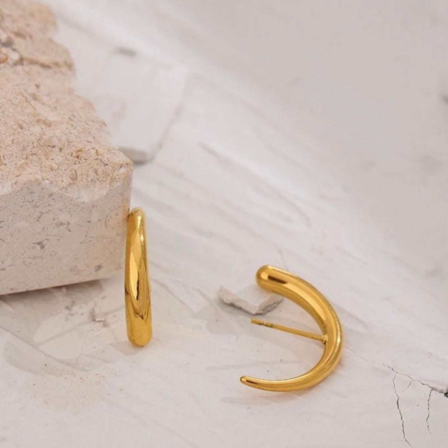 SELENE - 18K GOLD PLATED EARRINGS / THE. ESSENTIAL COLLECTION