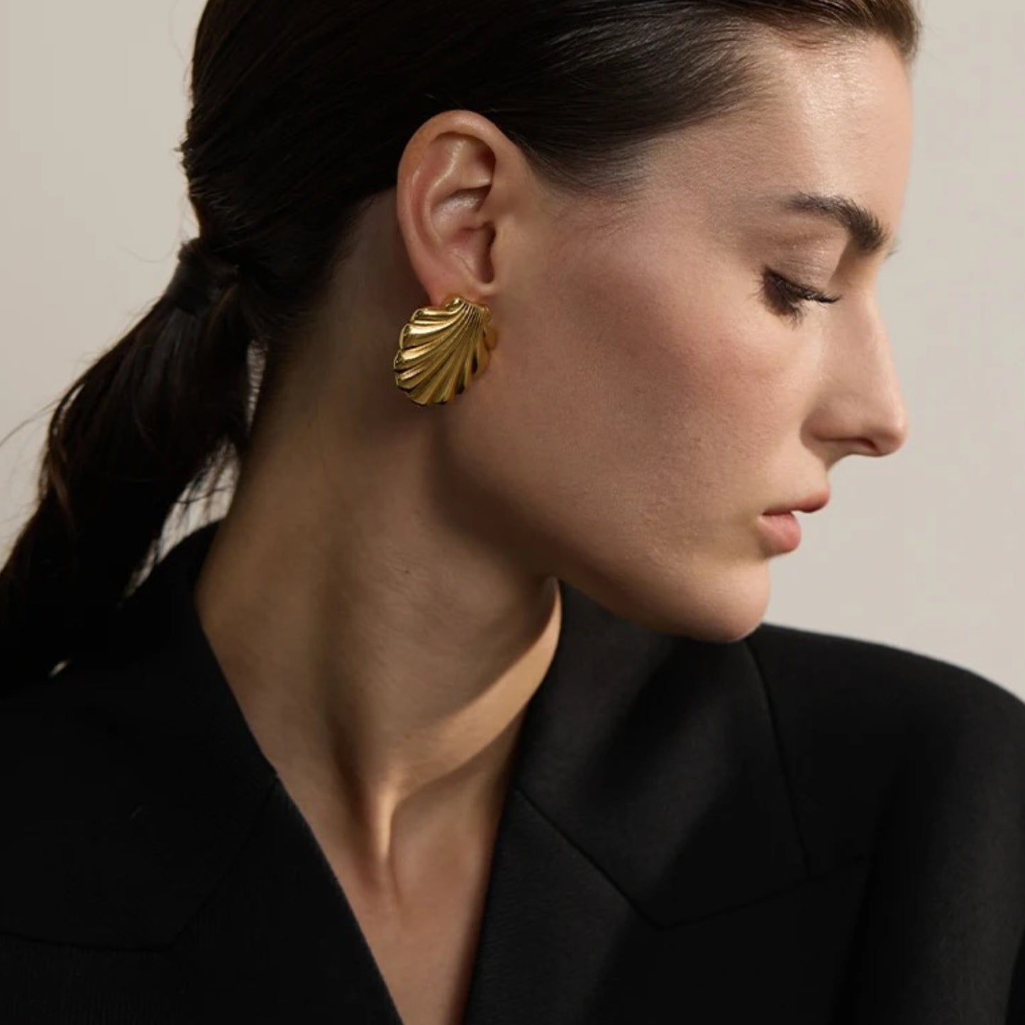 SHELL -18K GOLD PLATED EARRINGS / THE. ISLAND COLLECTION
