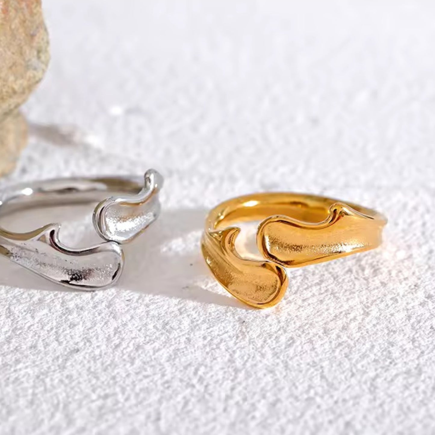 CALYPSO - 18K GOLD PLATED RING / THE. WAVE COLLECTION