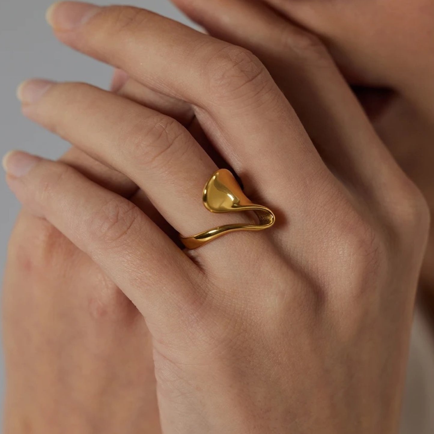 DRIFT- 18K GOLD PLATED RING / THE. WAVE COLLECTION