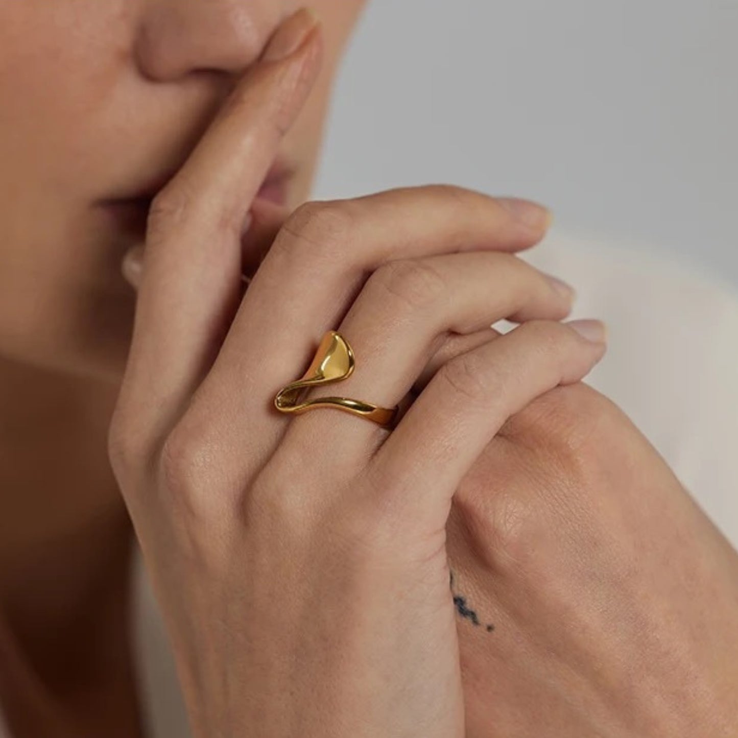 DRIFT- 18K GOLD PLATED RING / THE. WAVE COLLECTION