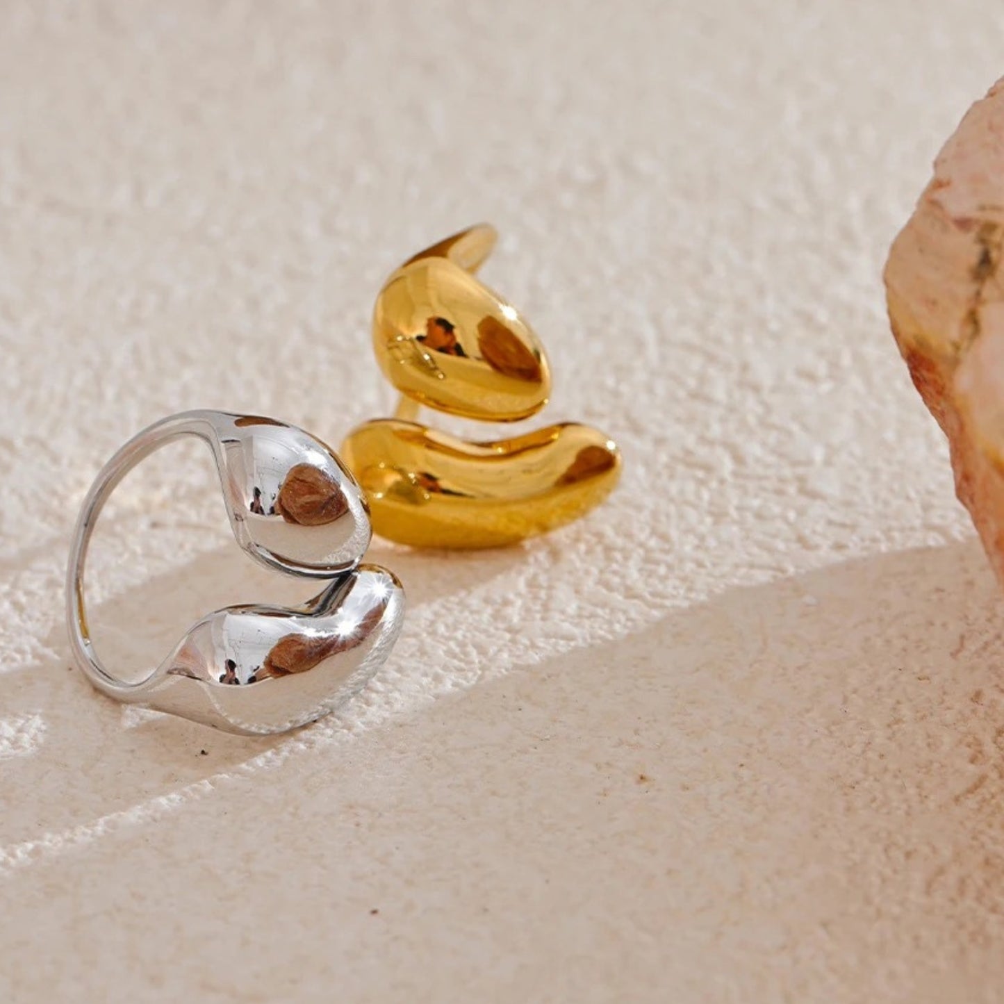 OASIS - 18K GOLD PLATED RING / THE. WAVE COLLECTION