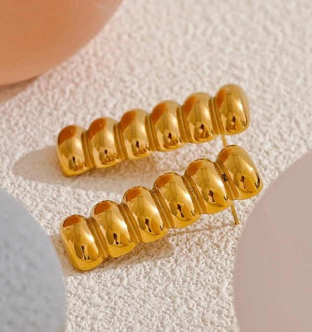 VIRTÚ - 18K GOLD PLATED EARRINGS / THE. ESSENTIAL COLLECTION
