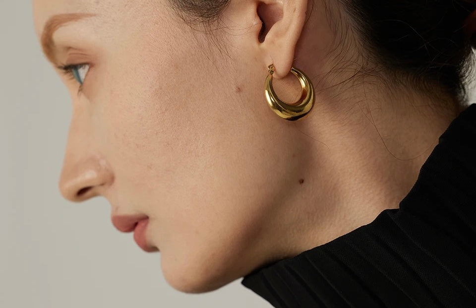HERA - 18K GOLD PLATED EARRINGS / THE. ESSENTIAL COLLECTION