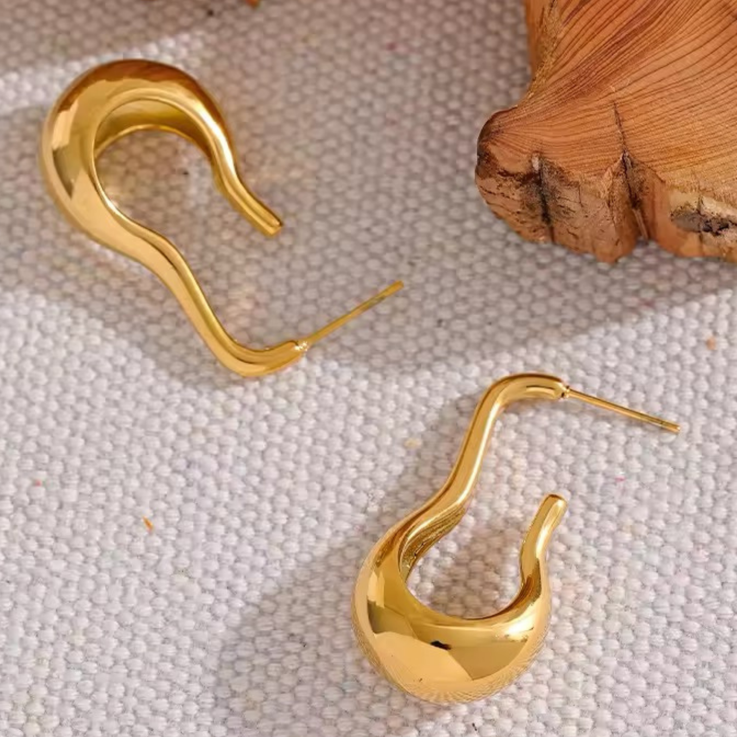 RIVER - 18K GOLD PLATED EARRINGS / THE. WAVE COLLECTION