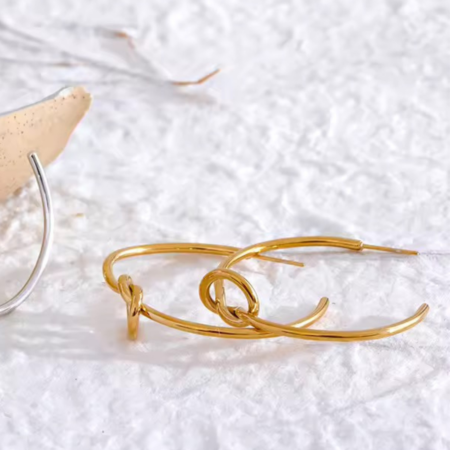 KNOT - 18K GOLD PLATED EARRINGS / THE. SWIRL COLLECTION