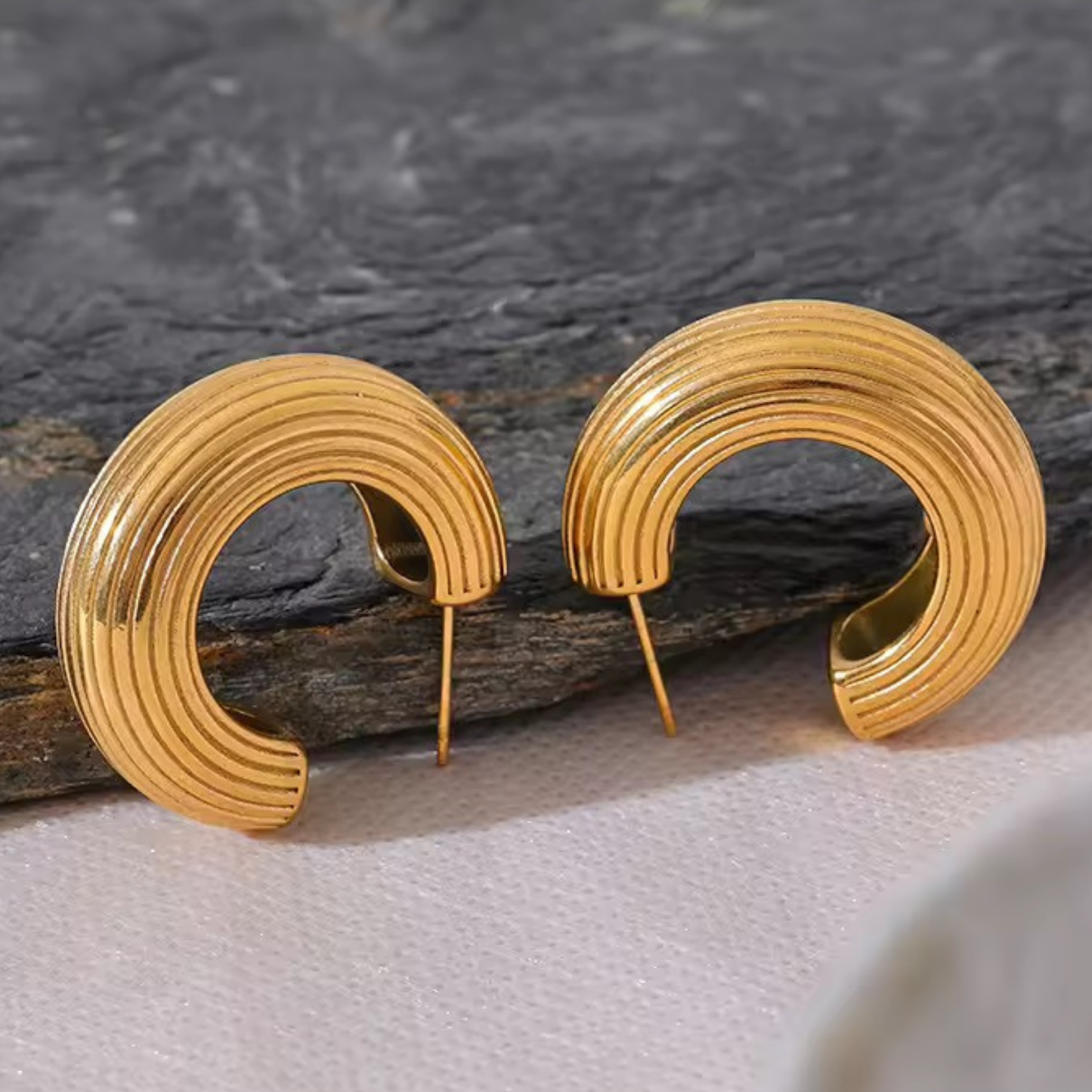 NOVA - 18K GOLD PLATED EARRINGS / THE. ESSENTIAL COLLECTION