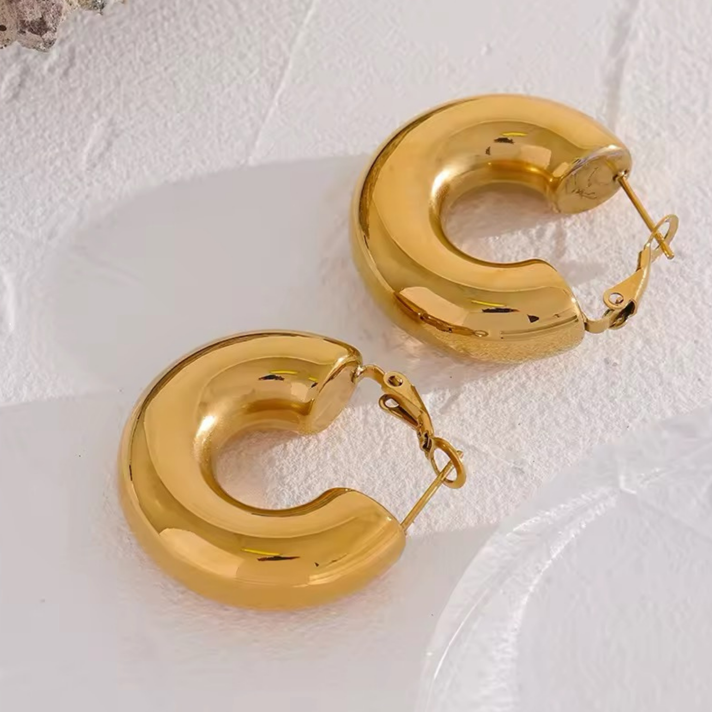 SOL - 18K GOLD PLATED EARRINGS/ THE. ESSENTIAL COLLECTION