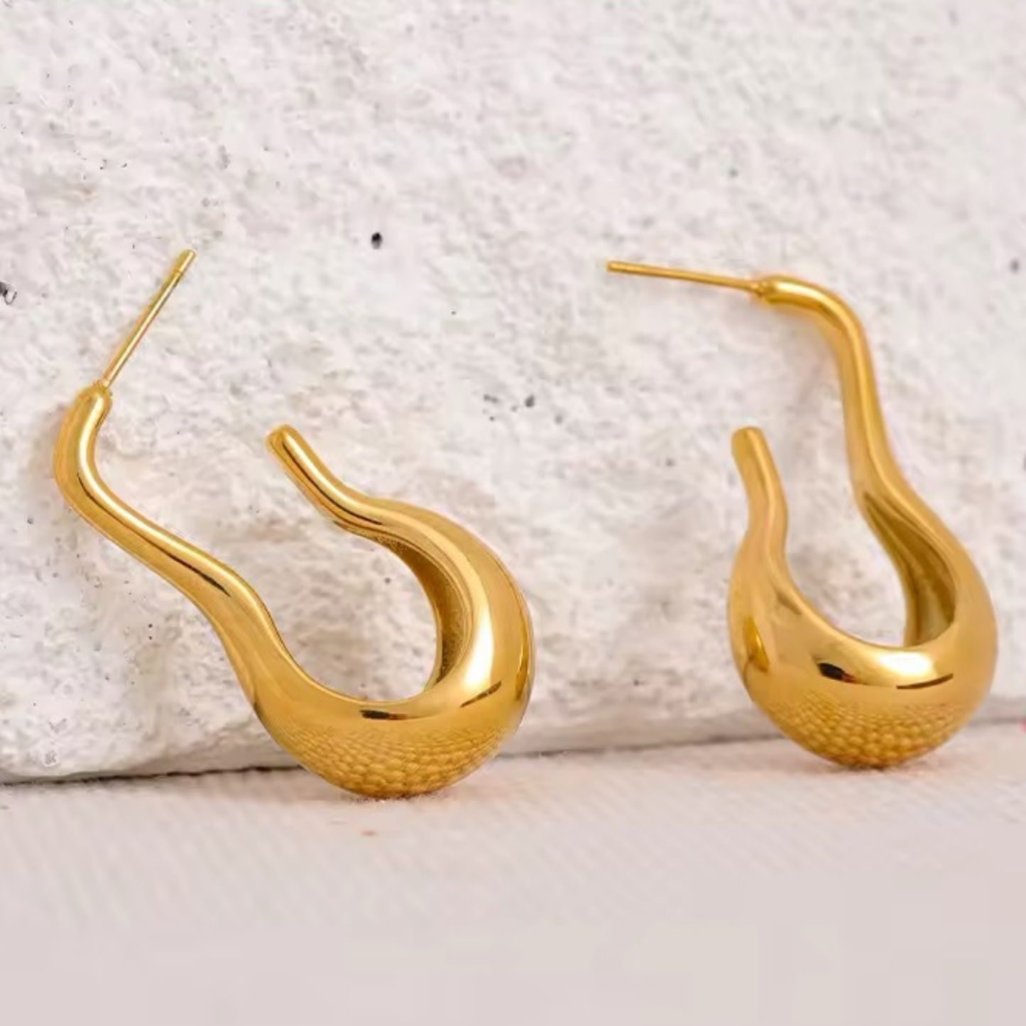 RIVER - 18K GOLD PLATED EARRINGS / THE. WAVE COLLECTION