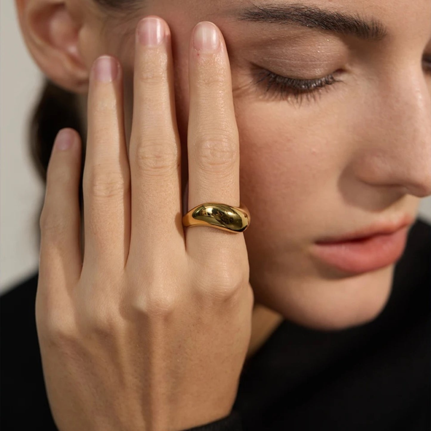 SOLE - 18K GOLD PLATED RING / THE. WAVE COLLECTION