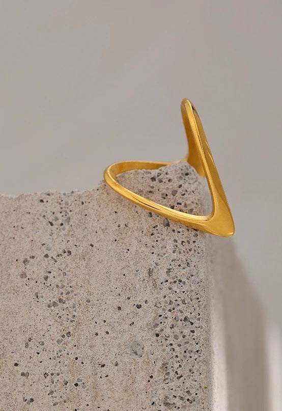 GRACE - 18K GOLD PLATED RING / THE. ESSENTIAL COLLECTION