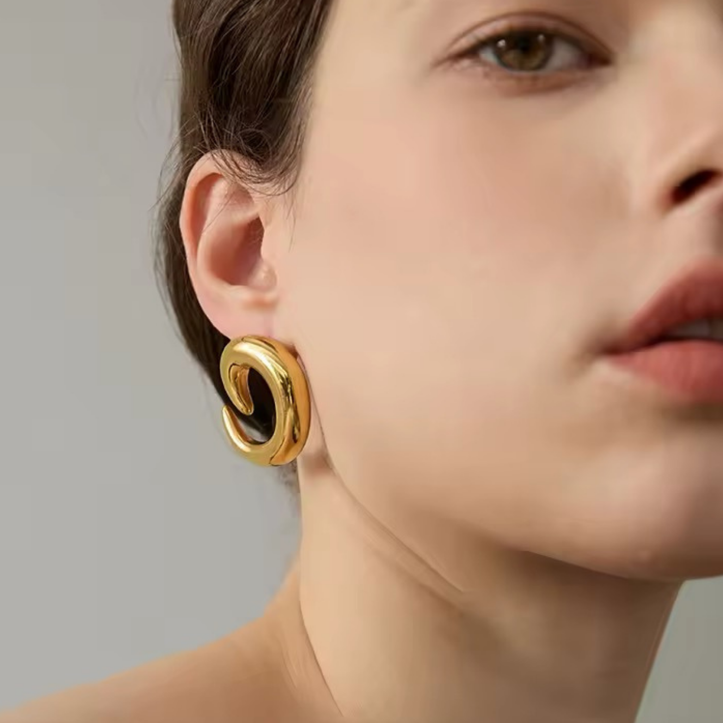 EBB - 18K GOLD PLATED EARRINGS / THE. WAVE COLLECTION