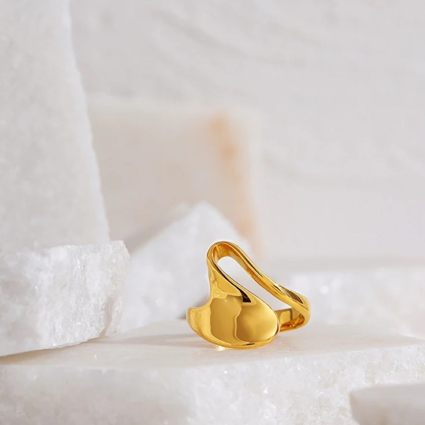 DRIFT- 18K GOLD PLATED RING / THE. WAVE COLLECTION