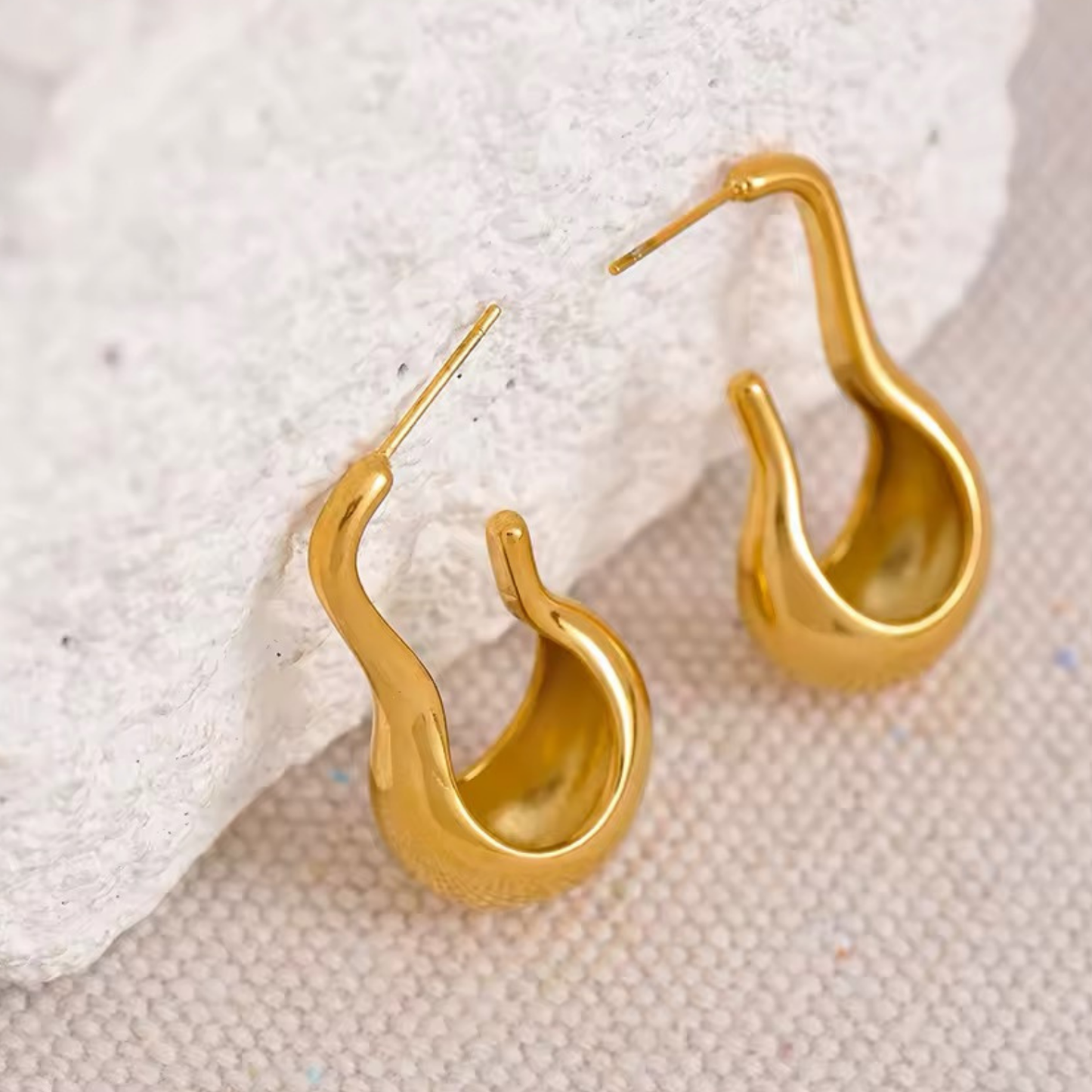 RIVER - 18K GOLD PLATED EARRINGS / THE. WAVE COLLECTION