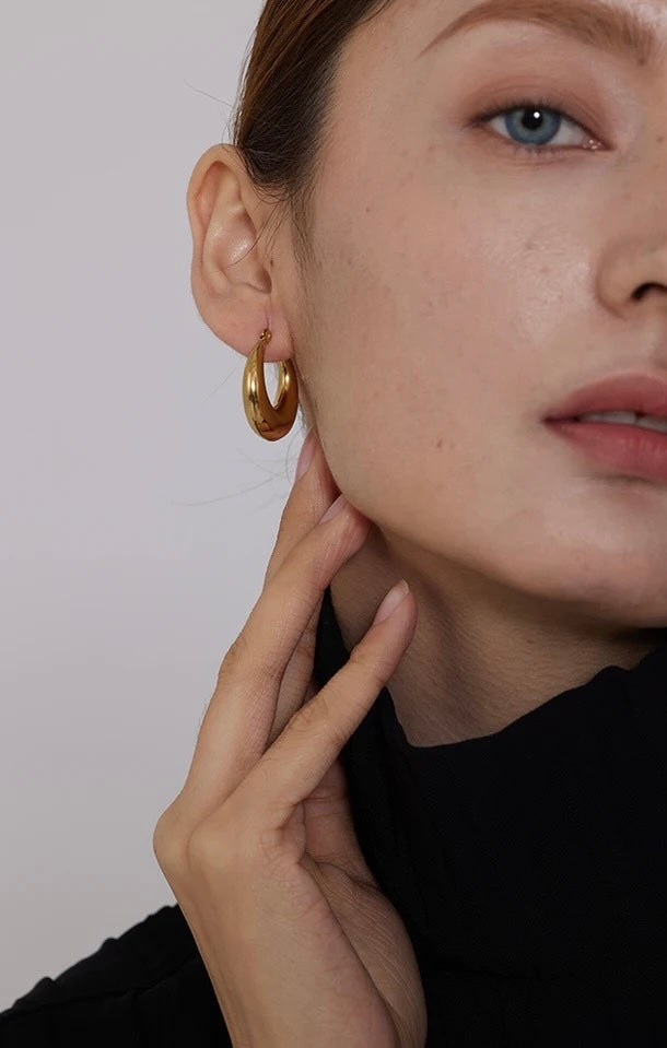 HERA - 18K GOLD PLATED EARRINGS / THE. ESSENTIAL COLLECTION