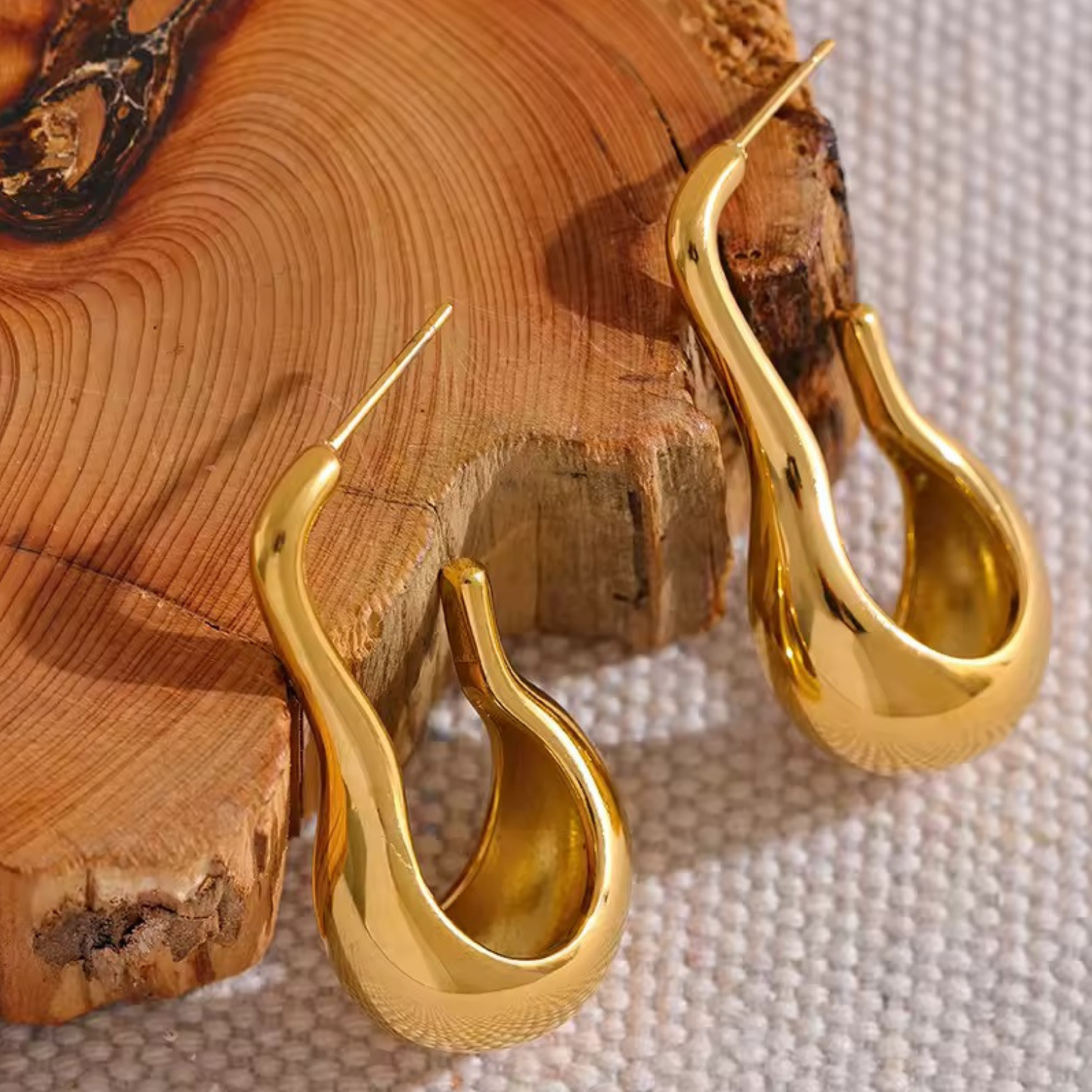 RIVER - 18K GOLD PLATED EARRINGS / THE. WAVE COLLECTION