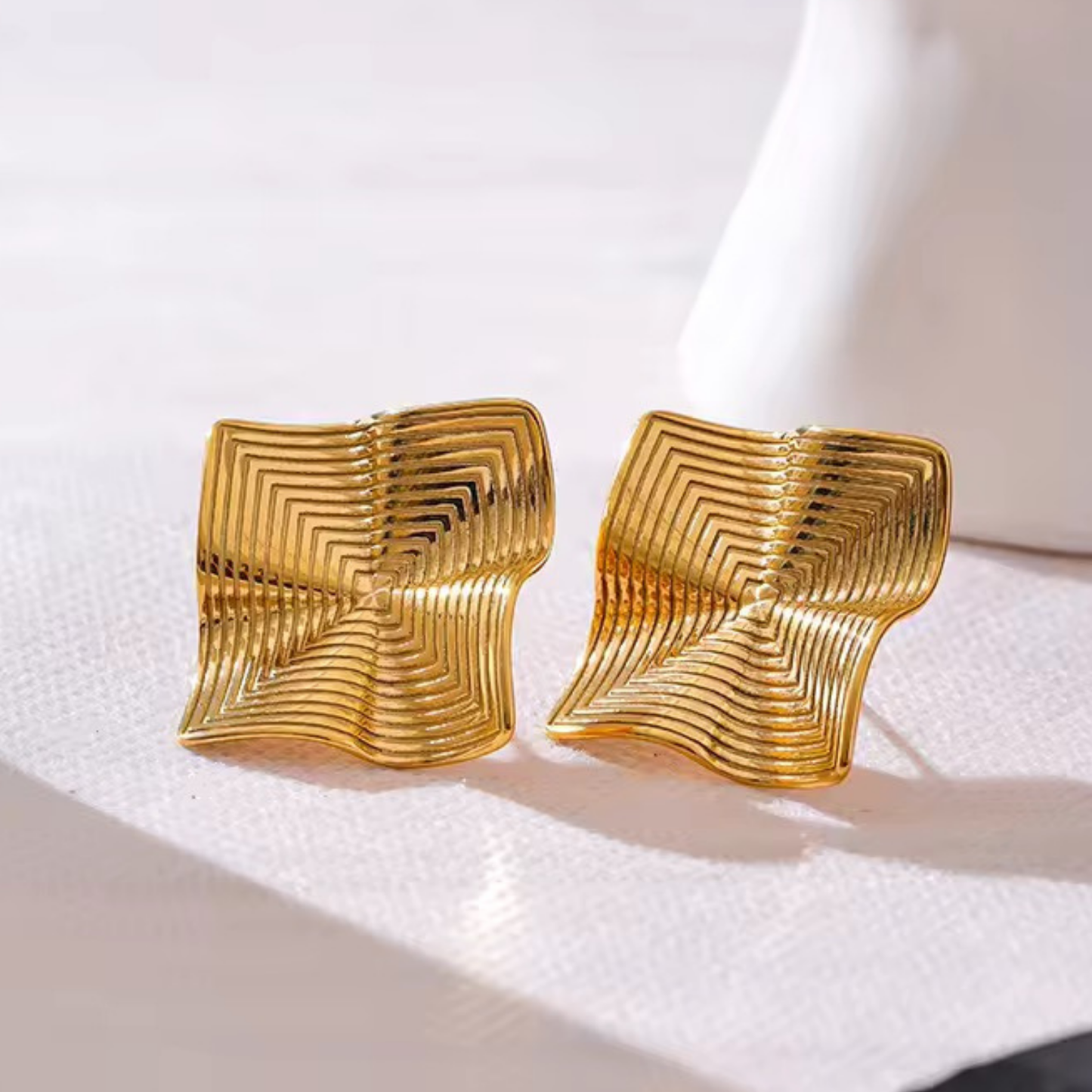 FOLD - 18K GOLD PLATED EARRINGS / THE. ESSENTIAL COLLECTION