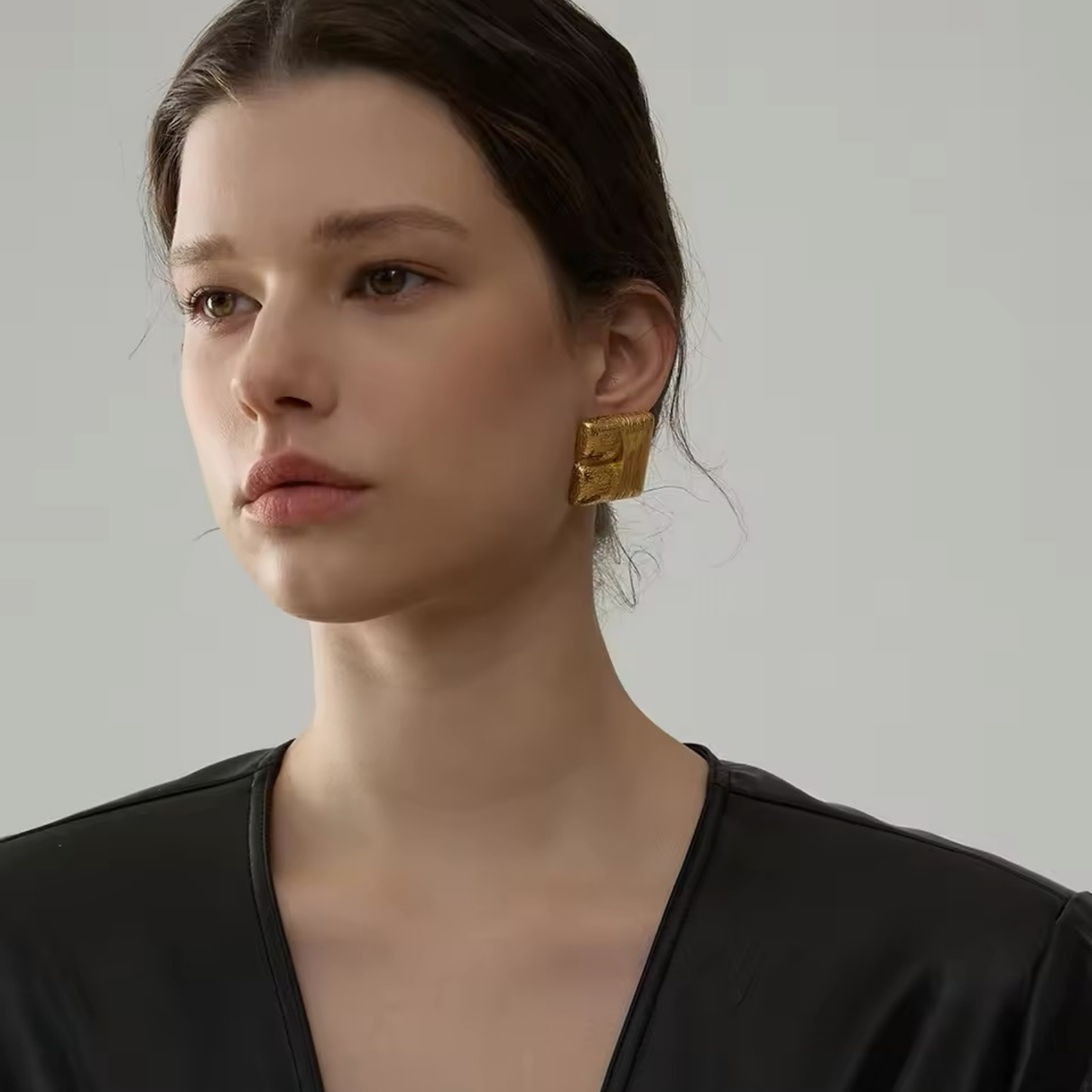 BLOCK - 18K GOLD PLATED EARRINGS / THE. ESSENTIAL COLLECTION