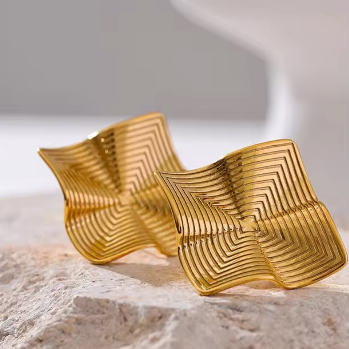 FOLD - 18K GOLD PLATED EARRINGS / THE. ESSENTIAL COLLECTION