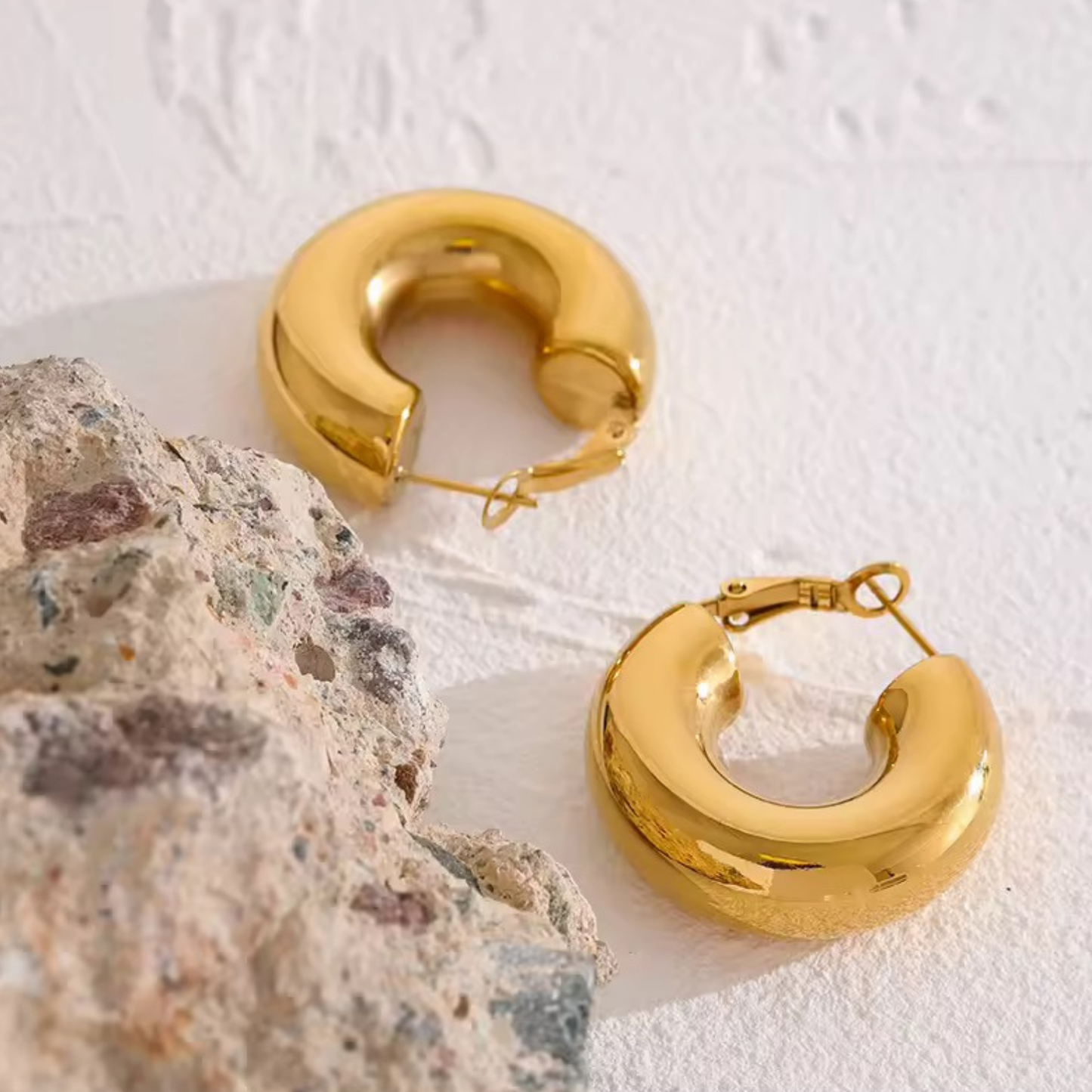 SOL - 18K GOLD PLATED EARRINGS/ THE. ESSENTIAL COLLECTION