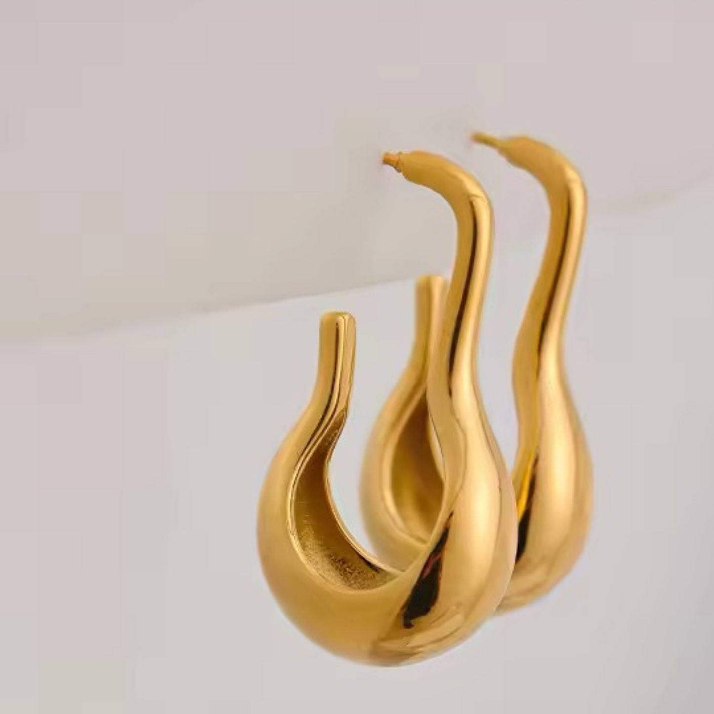 RIVER - 18K GOLD PLATED EARRINGS / THE. WAVE COLLECTION