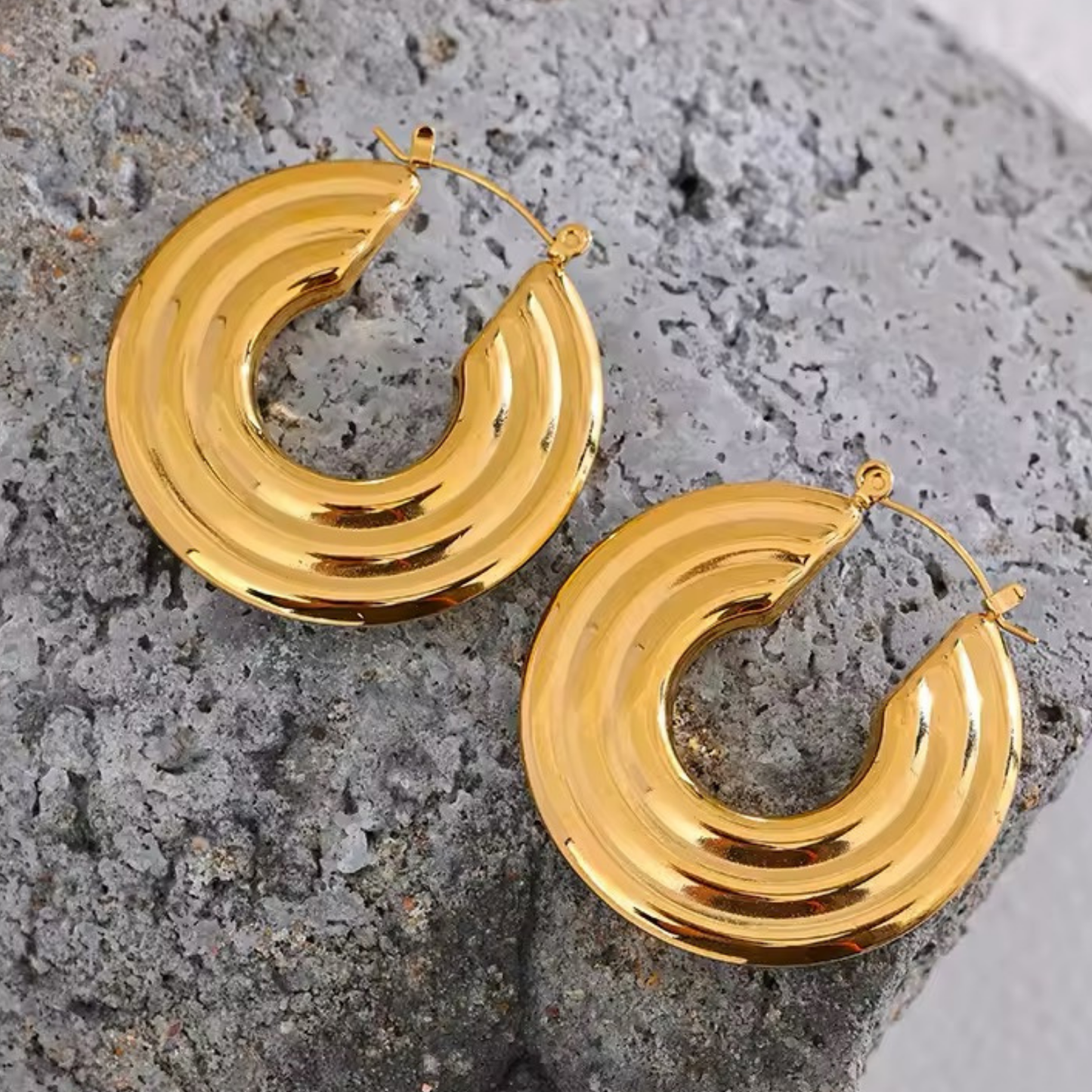 HALO - 18K GOLD PLATED EARRINGS / THE. ESSENTIAL COLLECTION