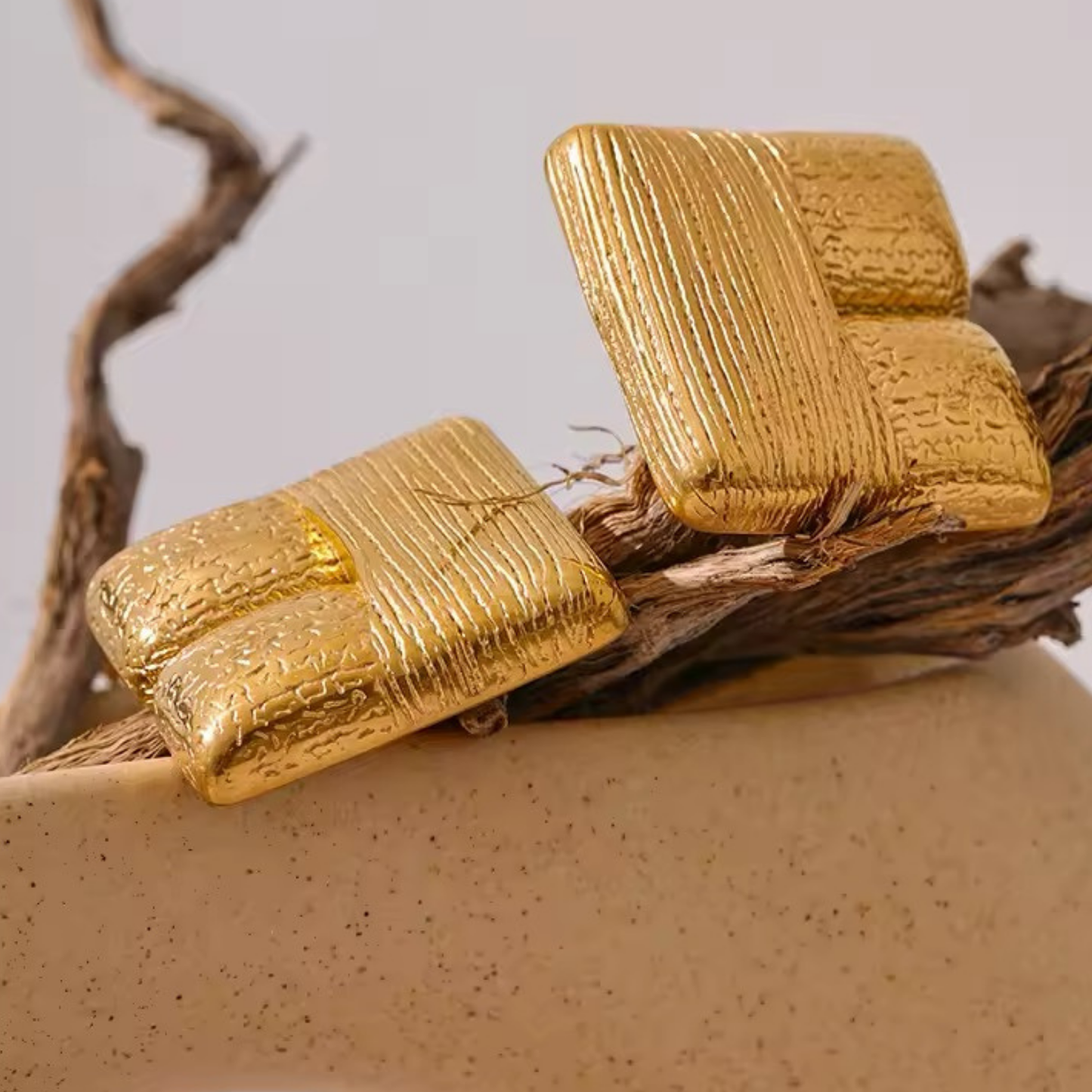 BLOCK - 18K GOLD PLATED EARRINGS / THE. ESSENTIAL COLLECTION